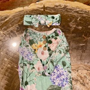 Posh Peanut Erin Zippered Gown with matching bow 0-3 months